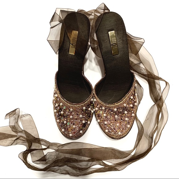 ROUGE VINTAGE PLATFORM LACE UP CLOSED TOE WEDGE WITH BEADED SEQUINS DETAIL - Picture 4 of 15